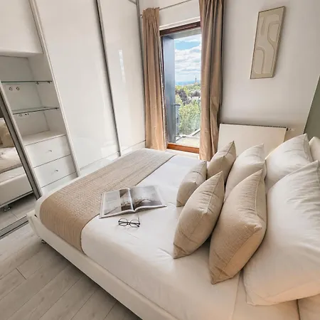 Floor 100sqm Penthouse Full Krk View Old Town Private Terrace Jacuzzi Parking Garage Ac Wifi Hbo Cracovia